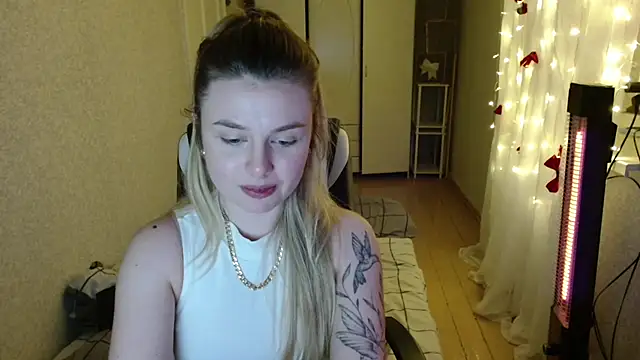 Snapshot of AngelicaHollywood chatting on 16, 12, 2025 AngelicaHollywood online show from 16, 12, 2025