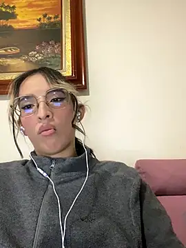 Snapshot of Emilia_Bons chatting on 19, 9, 2025 Emilia Bons online show from 19, 9, 2025