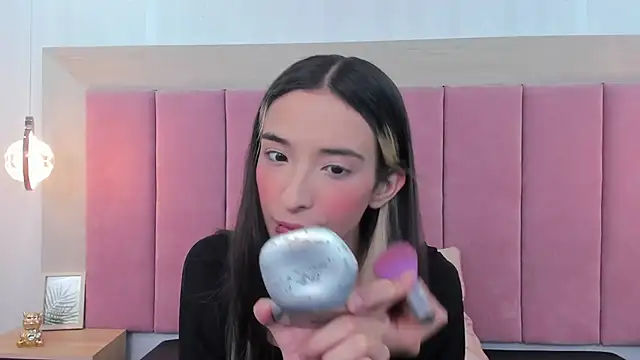 Snapshot of Emilia_Bons chatting on 1, 10, 2025 Emilia Bons online show from 1, 10, 2025