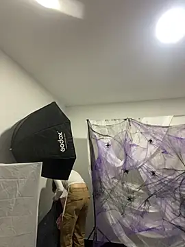 Snapshot of Emilia_Bons chatting on 8, 10, 2025 Emilia Bons online show from 8, 10, 2025