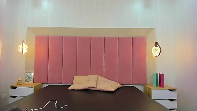 Snapshot of Emilia_Bons chatting on 8, 10, 2025 Emilia Bons online show from 8, 10, 2025