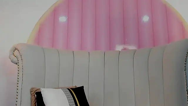 Snapshot of Emilia_Bons chatting on 18, 12, 2025 Emilia Bons online show from 18, 12, 2025