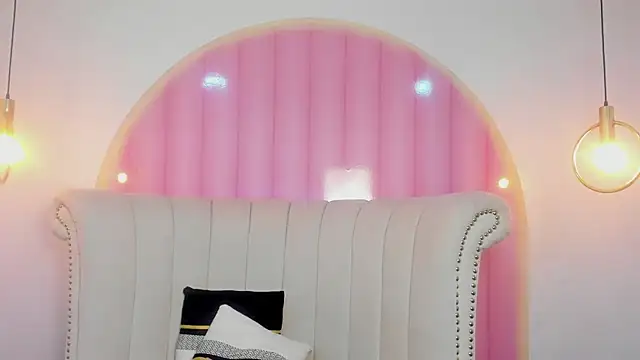 Snapshot of Emilia_Bons chatting on 8, 1, 2026 Emilia Bons online show from 8, 1, 2026