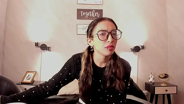 Snapshot of Emilia_Bons chatting on 16, 1, 2026 Emilia Bons online show from 16, 1, 2026