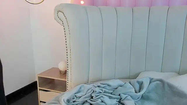 Snapshot of Emilia_Bons chatting on 5, 2, 2026 Emilia Bons online show from 5, 2, 2026