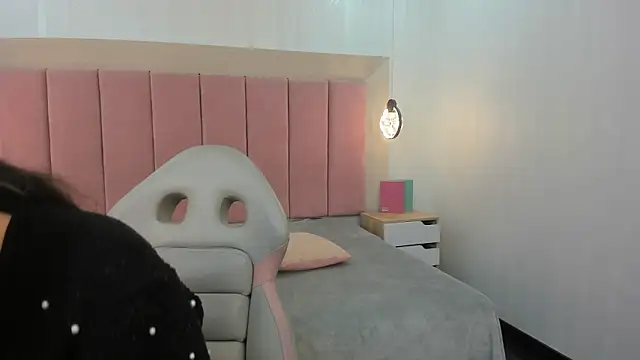 Snapshot of Emilia_Bons chatting on 6, 2, 2026 Emilia Bons online show from 6, 2, 2026