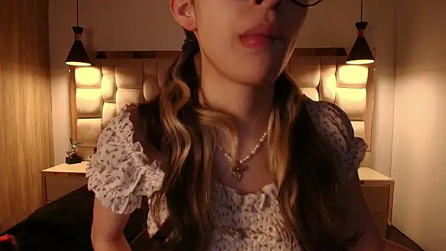 Snapshot of Emilia_Bons chatting on 23, 2, 2026 Emilia Bons online show from 23, 2, 2026