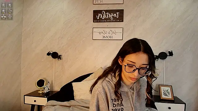 Snapshot of Emilia_Bons chatting on 24, 2, 2026 Emilia Bons online show from 24, 2, 2026