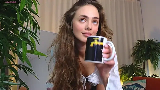 AliciaMellow online show from 9, 11, 2025