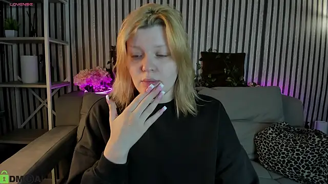 Snapshot of Michele_Greenn chatting on 17, 5, 2026 Michele Greenn online show from 17, 5, 2026