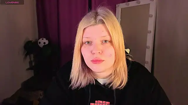 Snapshot of Michele_Greenn chatting on 22, 6, 2026 Michele Greenn online show from 22, 6, 2026