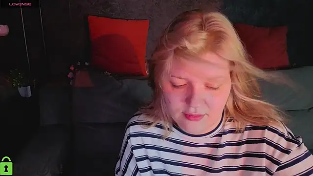 Snapshot of Michele_Greenn chatting on 7, 7, 2026 Michele Greenn online show from 7, 7, 2026