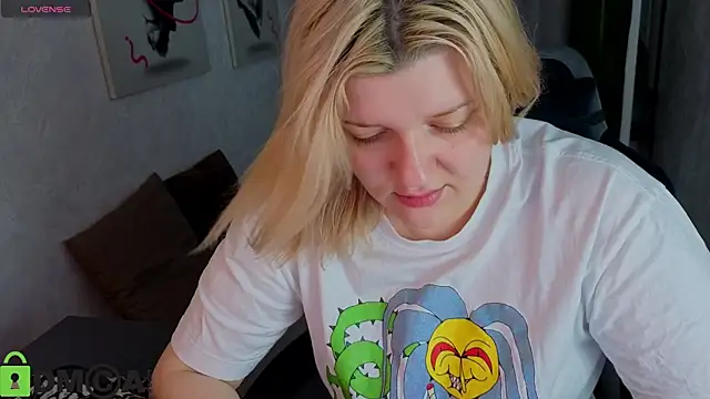 Snapshot of Michele_Greenn chatting on 4, 8, 2026 Michele Greenn online show from 4, 8, 2026