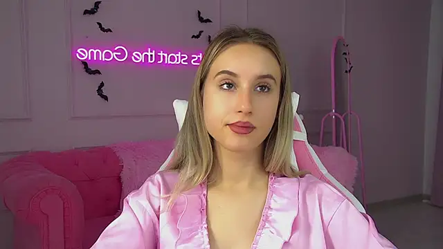 Snapshot of VictoriaHopsons chatting on 18, 10, 2025 VictoriaHopsons online show from 18, 10, 2025