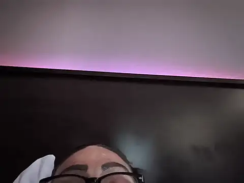 SparklesB1tch online show from 20, 6, 2026