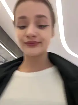 KittyQueeny online show from 17, 9, 2025