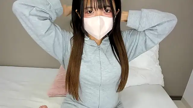 18komugi online show from 10, 11, 2025