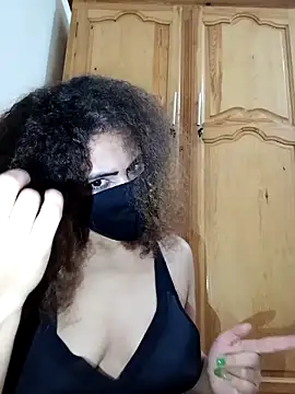 Snapshot of ghadiraa chatting on 6, 11, 2025 ghadiraa online show from 6, 11, 2025