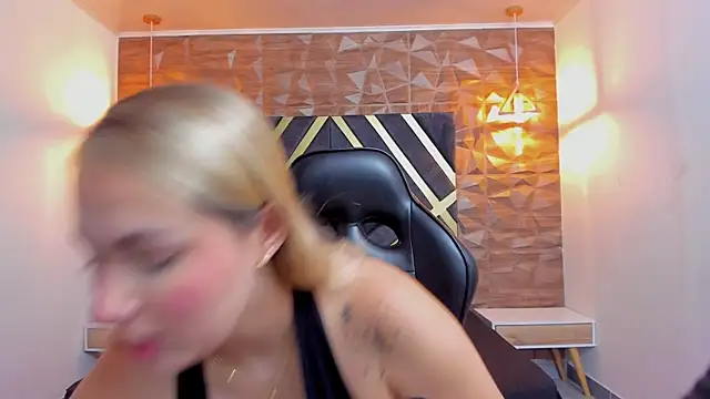 Emmaa white  online show from 2, 5, 2026
