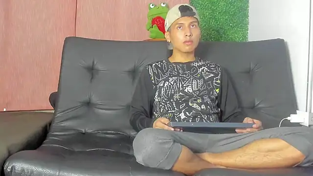 spicy adonhis online show from 23, 11, 2025