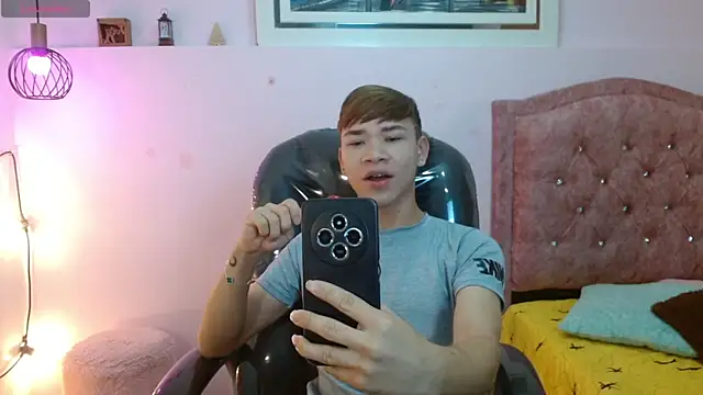 Snapshot of nathanclay chatting on 8, 11, 2025 nathanclay online show from 8, 11, 2025