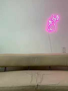 Snapshot of mia_everly chatting on 4, 10, 2025 mia everly online show from 4, 10, 2025