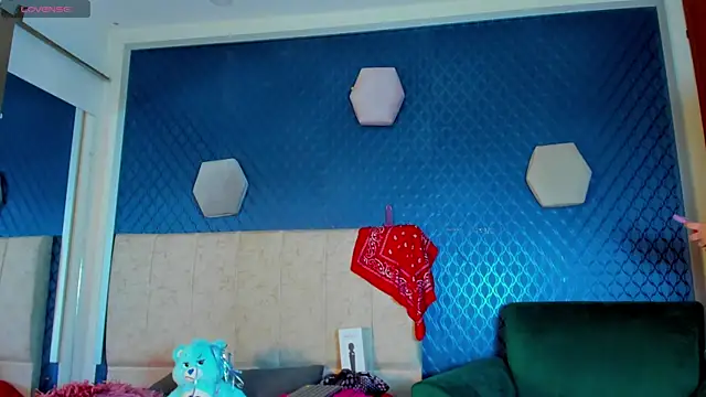 Snapshot of thania_777 chatting on 4, 11, 2025 thania 777 online show from 4, 11, 2025