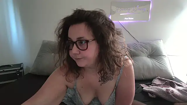 curvybunnyyoung online show from 18, 3, 2026