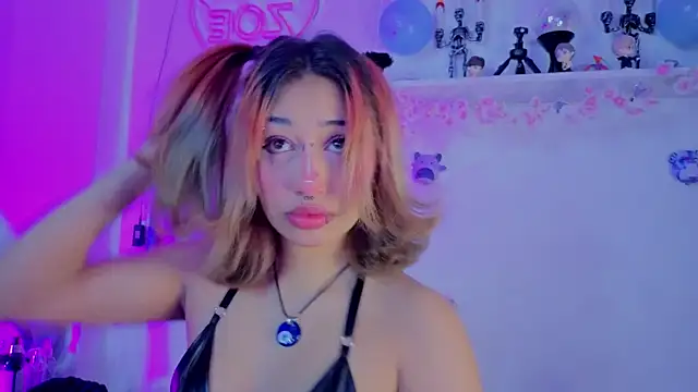 zoelight18 online show from 5, 12, 2025