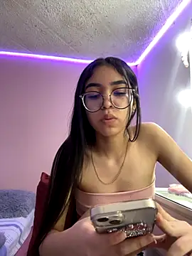 Snapshot of _Alix_7 chatting on 22, 10, 2025 Alix 7 online show from 22, 10, 2025