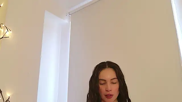karinasantos  online show from 24, 10, 2025