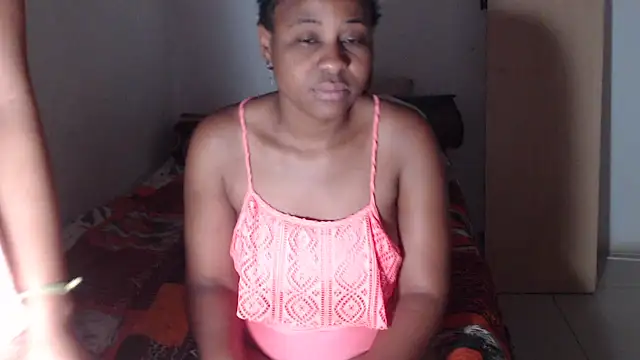 Snapshot of EssenceLovers chatting on 31, 10, 2025 EssenceLovers online show from 31, 10, 2025