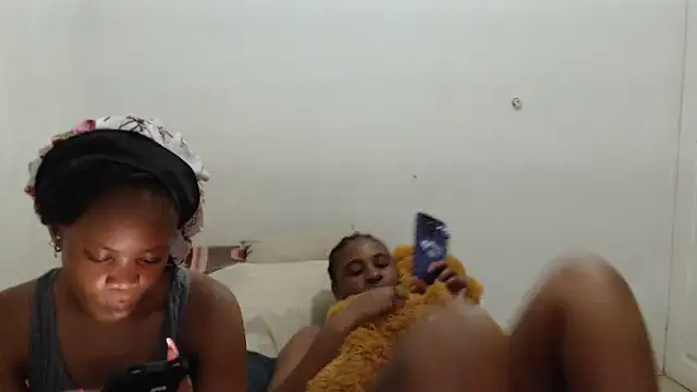 Snapshot of EssenceLovers chatting on 6, 1, 2026 EssenceLovers online show from 6, 1, 2026