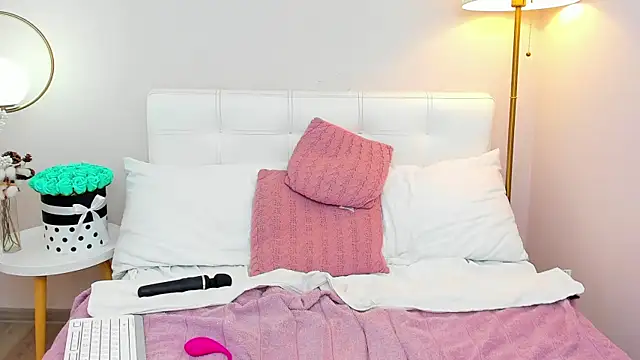 AndreaButt online show from 2, 3, 2026