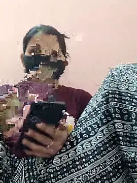 Snapshot of poojam93 chatting on 17, 12, 2025 poojam93 online show from 17, 12, 2025