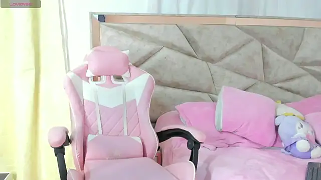 kendal hot01 online show from 17, 10, 2025