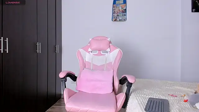 kendal hot01 online show from 12, 3, 2026