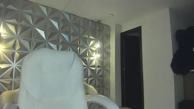 hellen tease online show from 10, 3, 2026