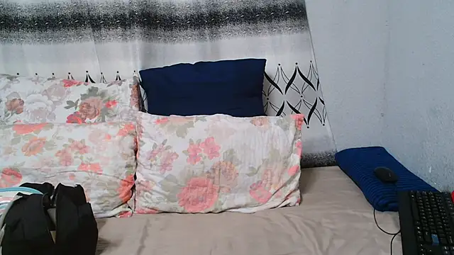 ChubbyBoobsxxx online show from 15, 6, 2026