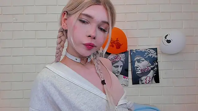 Blondy Fina online show from 13, 11, 2025