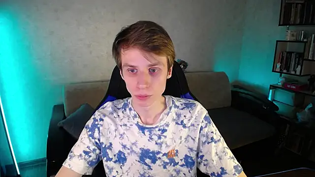 yes cute boy  online show from 15, 4, 2026