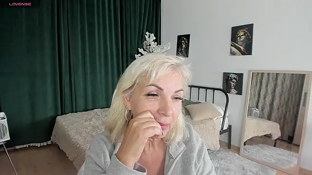 LiliaMoons online show from 13, 10, 2025