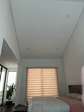 zoecams1 online show from 16, 9, 2025