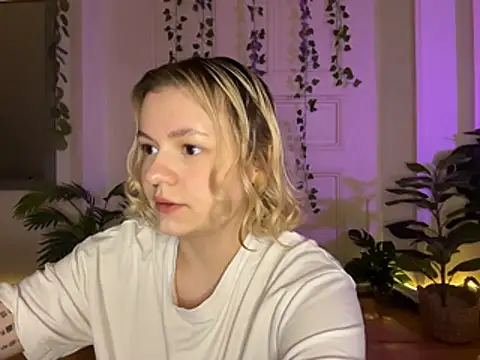 MoonIvy  online show from 6, 8, 2026
