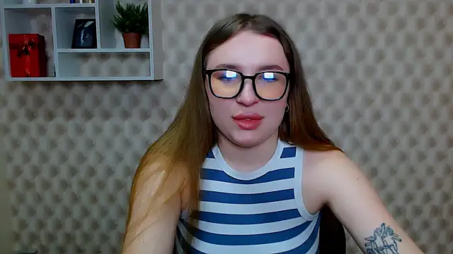 JuliaTopp  online show from 1, 3, 2026