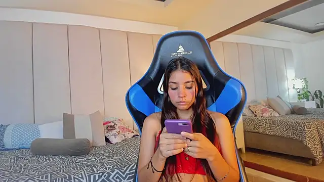 mia rousse25 online show from 19, 12, 2025