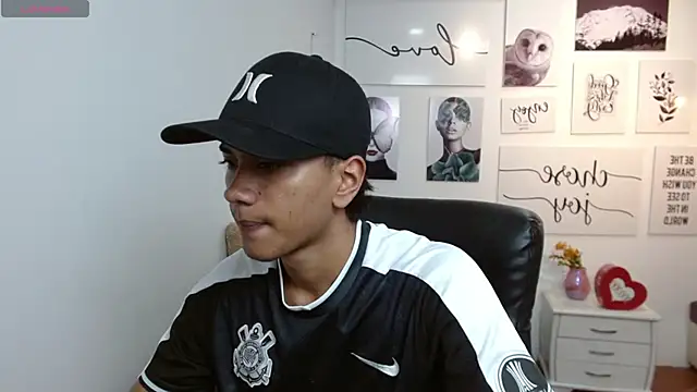 Snapshot of markbowie chatting on 21, 9, 2025 markbowie online show from 21, 9, 2025