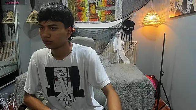 Snapshot of markbowie chatting on 19, 10, 2025 markbowie online show from 19, 10, 2025