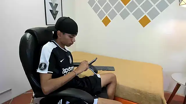 Snapshot of markbowie chatting on 23, 10, 2025 markbowie online show from 23, 10, 2025