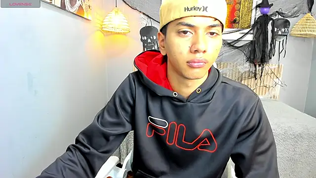 Snapshot of markbowie chatting on 29, 10, 2025 markbowie online show from 29, 10, 2025